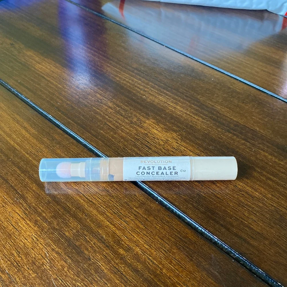 Makeup Revolution Fast Base Concealer- C5